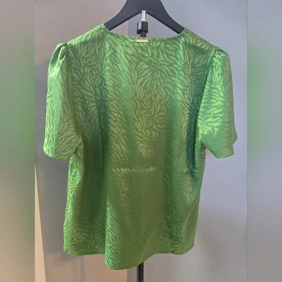 Michael Kors Green V-Neck Short Sleeve Blouse Size L NWT - Picture 2 of 7